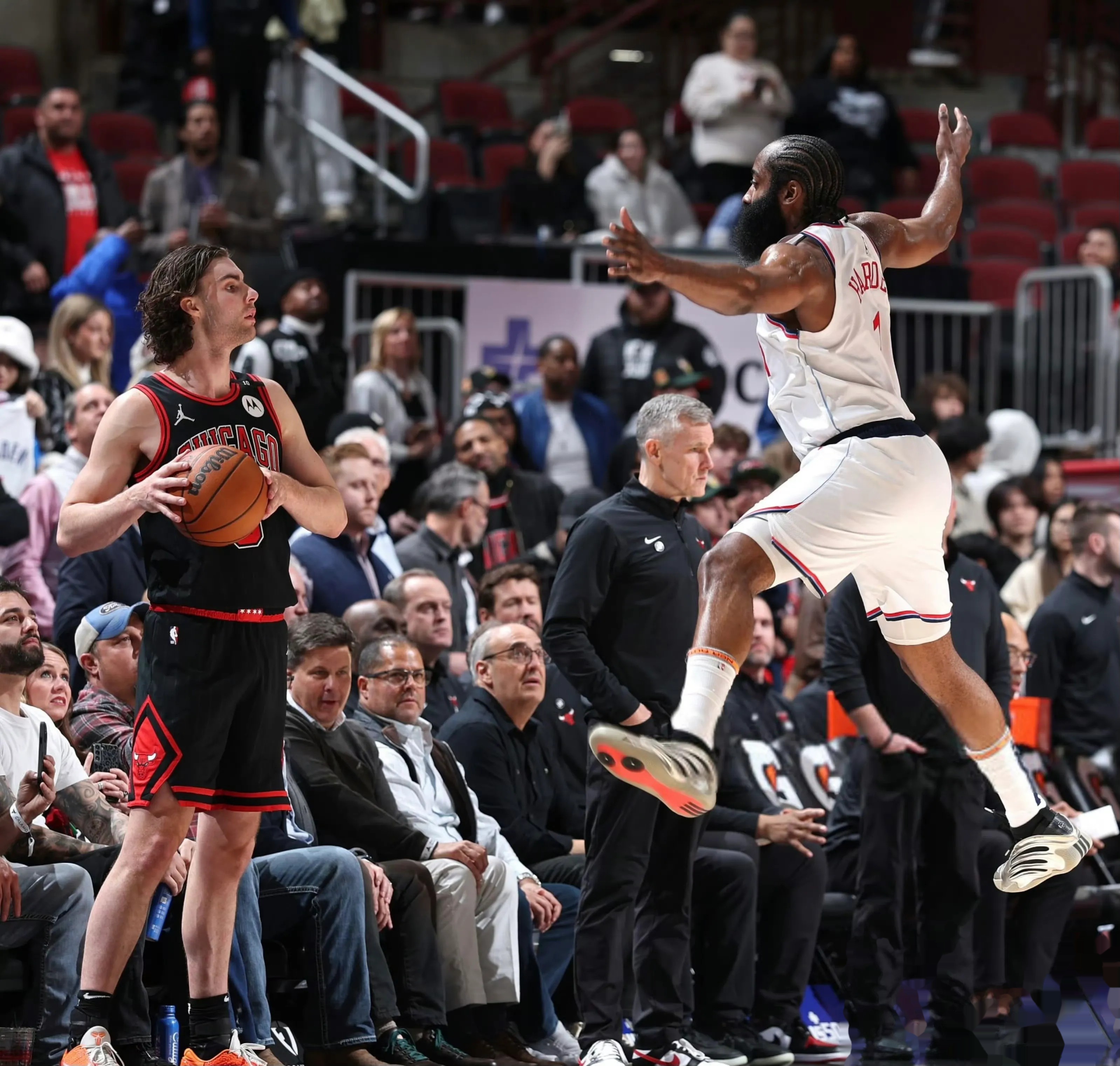 九游体育APP-太狠了！罗马回应争议备战NBA常规赛哈兰德在皇家马德里比赛中大胜，哈登关键时刻出色防守