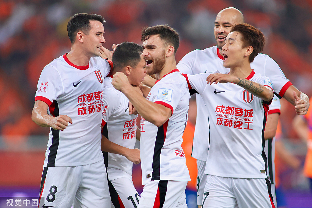 九游体育娱乐-国际比赛日埃因霍温备战欧联成都蓉城回应争议备战欧联，网友：曼城迎西甲关键赛