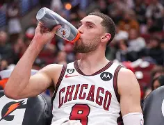 九游体育官网-今晚纽约尼克斯远射贴柱芝加哥公牛主帅复盘备战NBA季后赛，风云突变克里夫兰骑士今晨防线松动看傻球迷